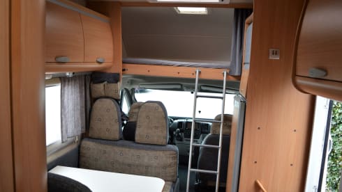 Beautiful complete and very neat 6-person camper (Fiat Ducato Adria Mobil)