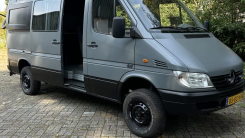 4p Mercedes-Benz campervan uit 2002