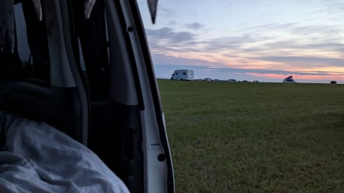 Alph – Cute Campervan 3 berth Toyota Alphard Auto