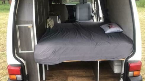 Spacious VW T4, ready to move in and self-sufficient! -> 5 star reviews!