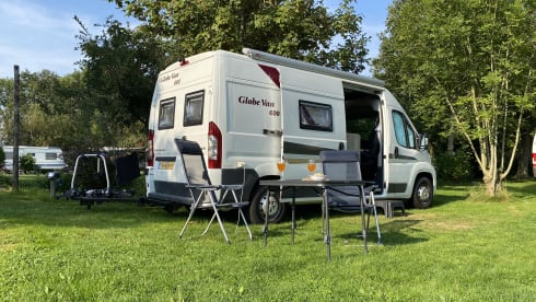 2-person Peugeot Boxer Bus Camper