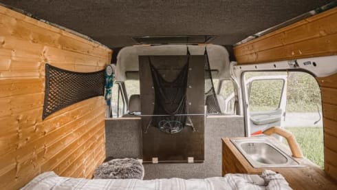Sprinti – Large Sprinter with a chic wooden interior and skylight