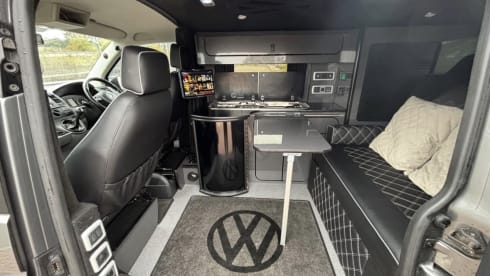 Bobby – Volkswagen campervan met 2 slaapplaatsen uit 2010