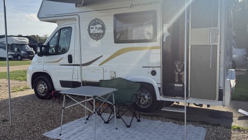 Maggie – Luxury 4 berth motorhome, can be driven on a normal licence 