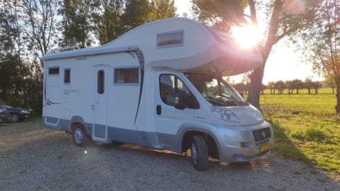 RollerTeam2 – Luxe Rollerteam camper, 5 gordels en veel opbergruimte, compleet ingericht