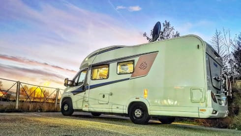 Rent a motorhome for 4 people cheaply, fully furnished