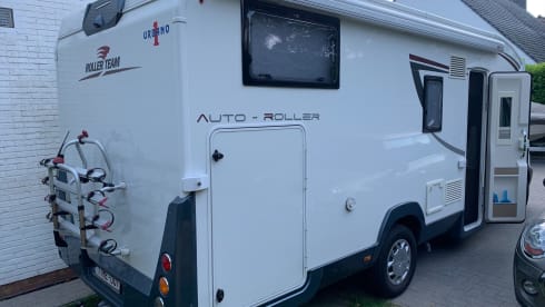 Time-Out – Ford Semi-Integrated Camper With Tow Bar, Bicycle Carrier And Large Garage