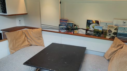 VanScheef – Mega cozy 3p Off-grid self-build camper