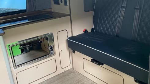 Seymour  – Luxury 2021 VW high spec campervan with flexible collection/drop-off