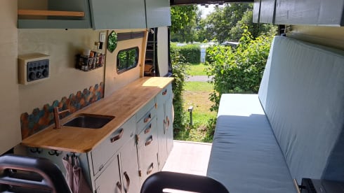 De Bus – Lovely family camper 4-6p