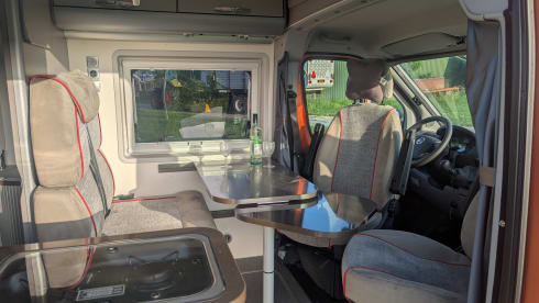 Adriaatje – Adria Mobil Wohnmobil für 2 Personen aus dem Jahr 2011