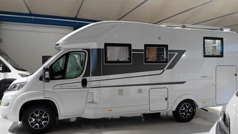 Adria Matrix 650 dl con letti gemelli posteriore che diventa letto unico 