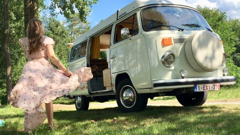T2B Westy – rent an original hippie bus westfalia camper !!
