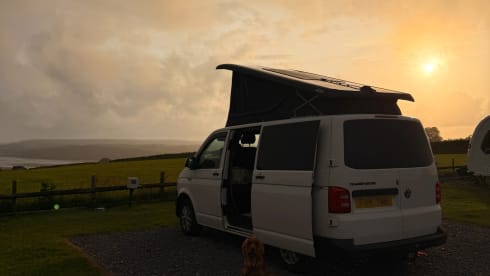 Explore One – ExploreCampers - 4 Berth VW T6 Campervan – Off-Grid Ready with Projector