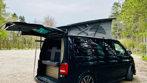 JETT  – VW T6.1 Highline Top Spec with California bed - INSURANCE INCLUDED