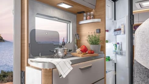 enjoycamper2 – KNAUS VAN TI 650 MEG PARTIALLY INTEGRATED TOP EQUIPMENT IDEAL FOR COUPLES