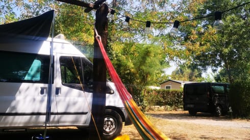 Bustave YFL – Accogliente furgone fai-da-te Ford Transit