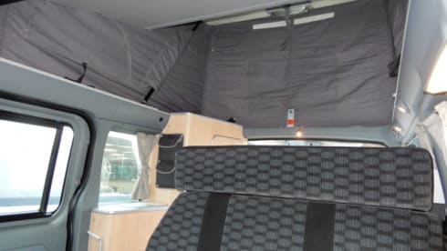 Sjaan – Auf Abenteuer mit dem komfortablen und umfangreichen Ford Nugget für 4 Personen!