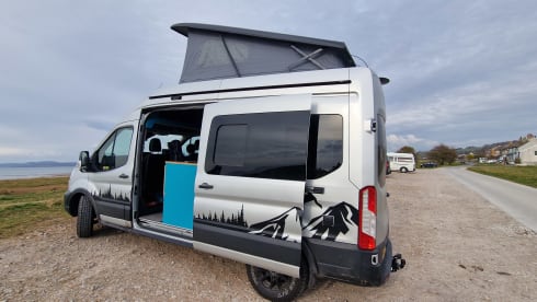 Keegmeister – 5 berth Ford Transit High Top Conversion