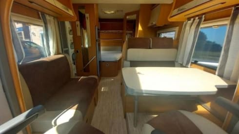Mileo 235 – 4p Benimar semi-integrated from 2011
