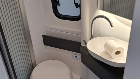 4p Citroën bus uit 2024. ELIOS FAMILY VAN 63