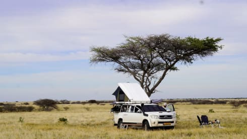 Theresa – Adventurous 4x4 camper with tent