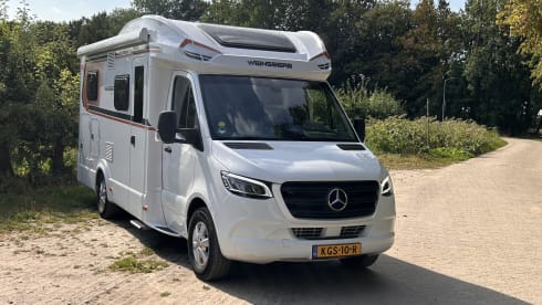 Prachtige Mercedes Benz 4 personen camper  – Uit gerust met Starlink satelliet internet 