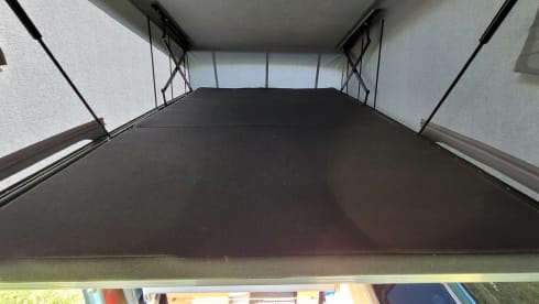 Huub – 4p adventurous Volkswagen t4 camper