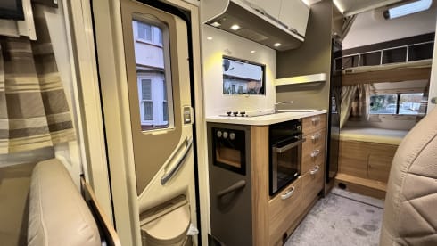 Dolly – Luxury 7 birth Family Motorhome 