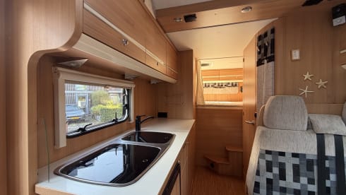 Roadtripper – Beau camping-car familial très complet avec de nombreux extras