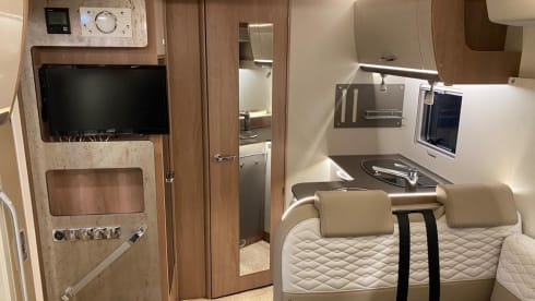 Kayden – 4 Berth Luxury Motorhome