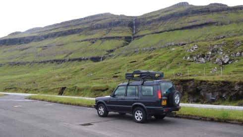Land Rover Discovery with roof tent!