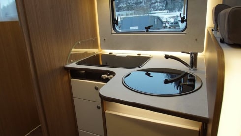 Wille – Automatic, Hymer Carado 4 person family camper, long beds! 