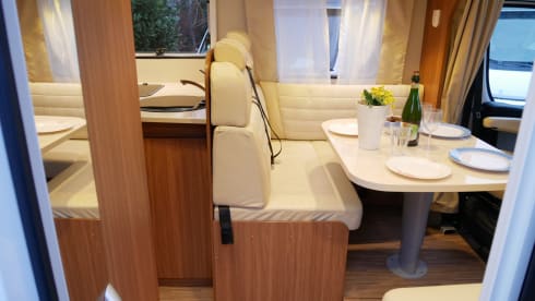 Carado Half Integral, Queen Bed, Lift Bed!!