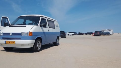 De blauwe reiziger – 4p Volkswagen campervan from 1993