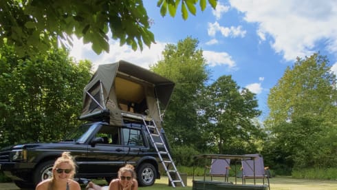 WOLF V8 – Adventure & freedom with a Land Rover with roof tent!