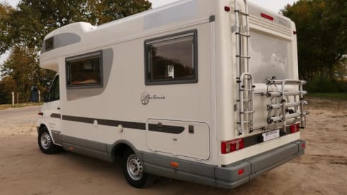 Mercedes Karmann Ontario - practical family camper