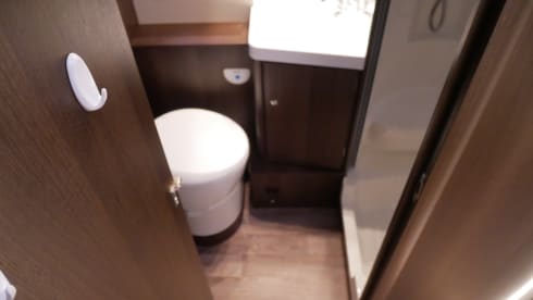 Ford CI Alcove, 6-Persons sitting / sleeping places!