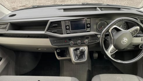 Ernie – Volkswagen-Campingbus mit 4 Schlafplätzen ab 2021