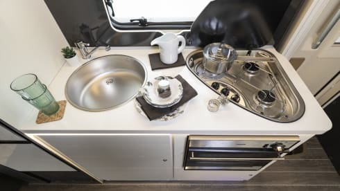 Luca – Luca – Motorhome – Sleeps 6 – Travels 6