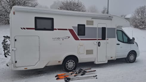 4p Ford Kronos Roller Team 2021  automatic te huur – Comfortabel op reis!