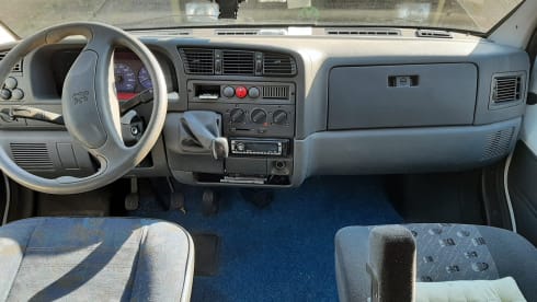 2p Peugeot bus from 2001