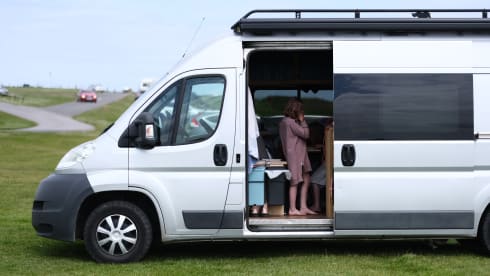 Sally Vanzilla – Handcrafted Citroën Relay Camper – Sleeps 4, Off-Grid Ready