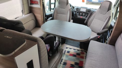 Knaus Familien Wohnmobil mit Hubbett