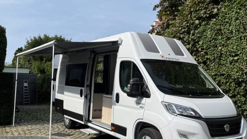 Dreamer Camp 5 – Spacious campervan for 4 to 5 people (sitting & sleeping)  