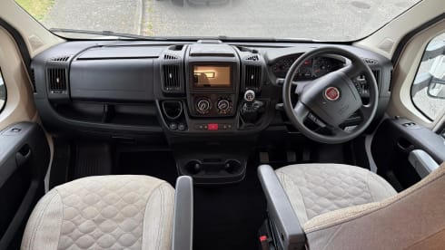 Davina – Luxury 2021 Roller Team 746 - 6 Berth 5 Seatbelts - Adventure Awaits!