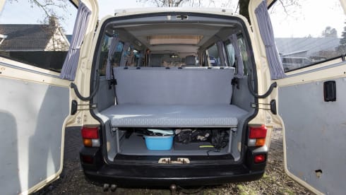 Desert - Cozy and robust VW T4 multivan with lifting roof
