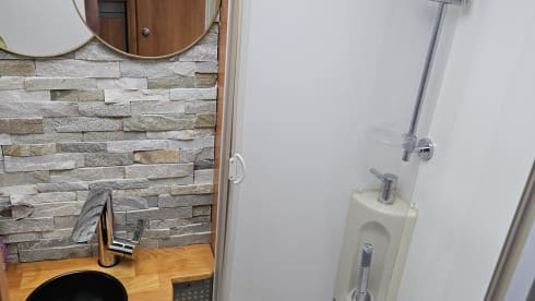 Hymer B700 per 4 persone, integrato da Mercedes del 2005, cambio automatico, patente di guida B o C