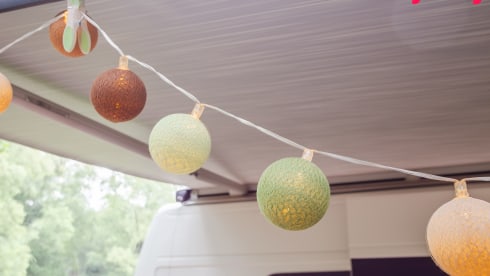 Puck de camperbus  – Zeer complete off-grid zelfbouw camper uit 2019