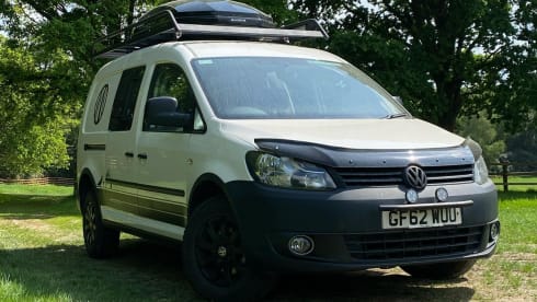 Callie the Caddy – Off-Grid 4x4 van. Insurance included!